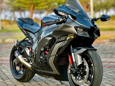 Bali Bike Rental: Kawasaki ZX-10R – Unleash the Beast on Paradise Roads