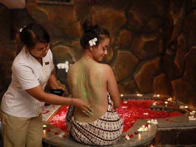 Seaweed Body Scrub at Tunjung Sari Spa Nusa Dua
